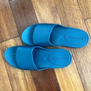 Yeah Baby Cloud 9 Spa Slippers. Mystic Blue. Size medium.